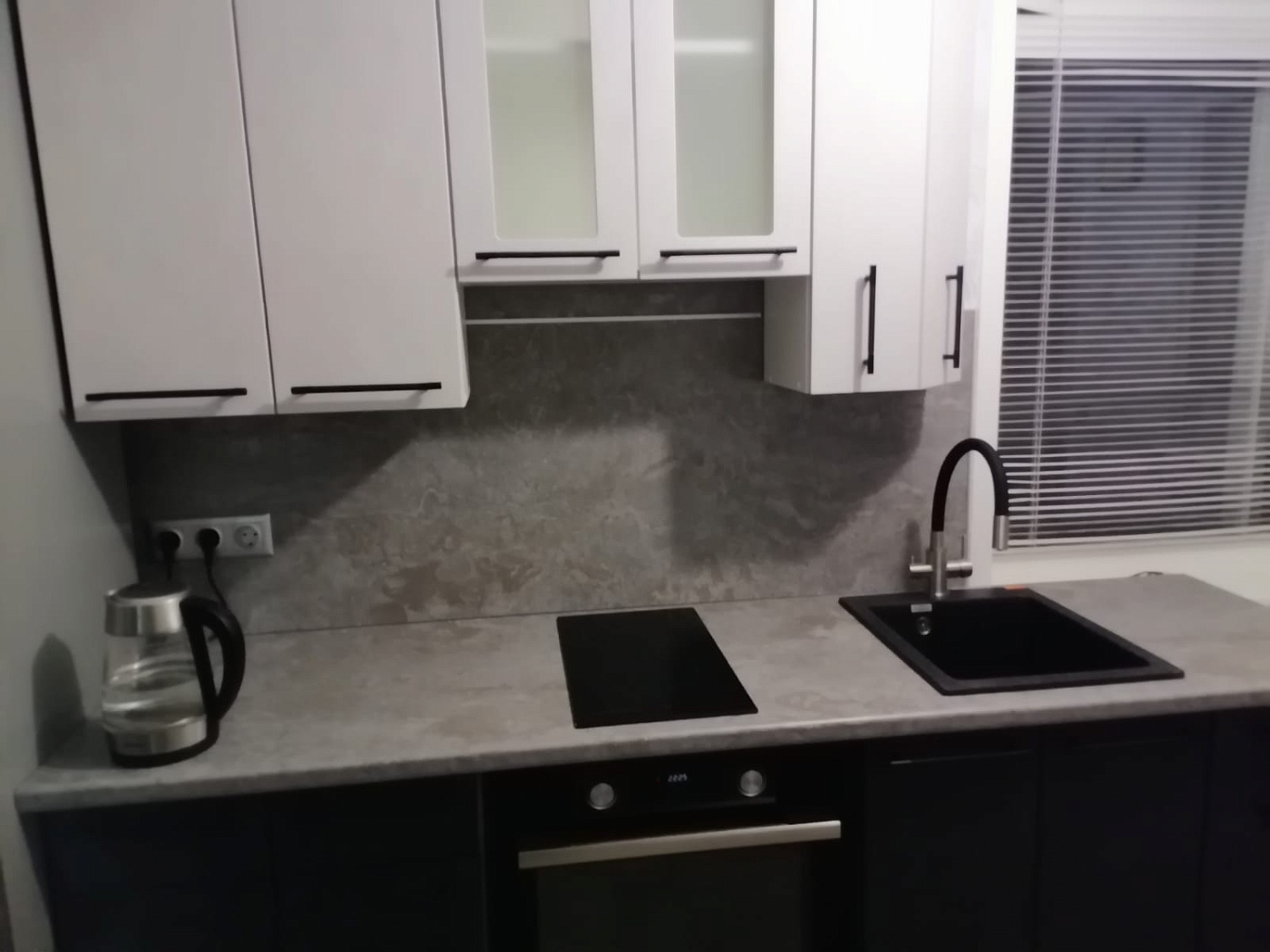 Модульная кухня Нувель Бетон белый / Бетон черный